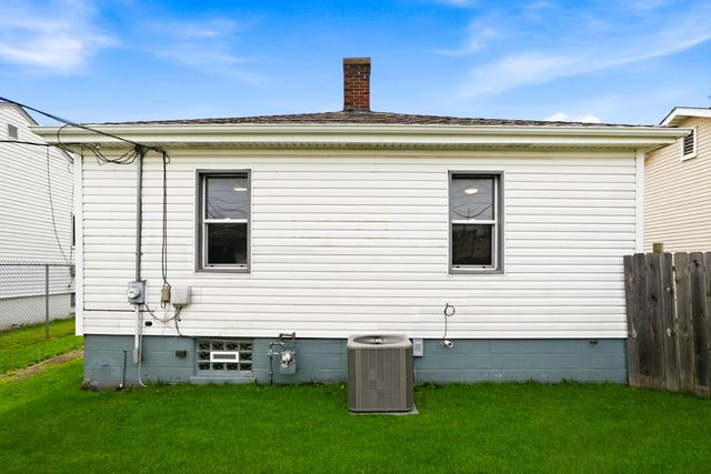 1216 W 37th Place, Hobart, IN 46342