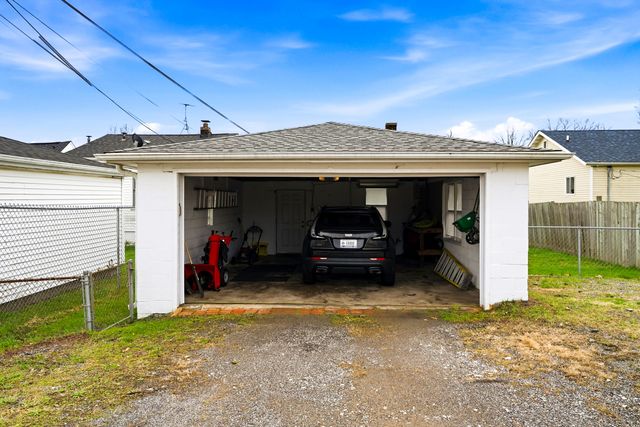 1216 W 37th Place, Hobart, IN 46342