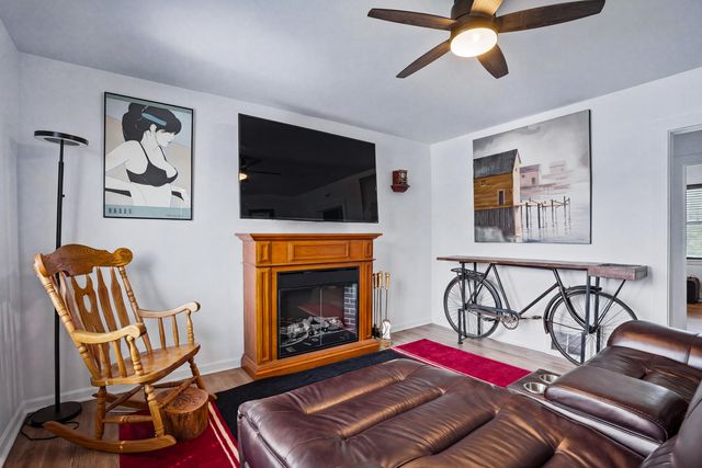 1216 W 37th Place, Hobart, IN 46342