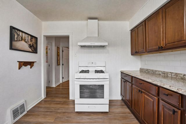 1216 W 37th Place, Hobart, IN 46342