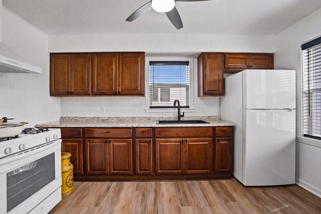 1216 W 37th Place, Hobart, IN 46342