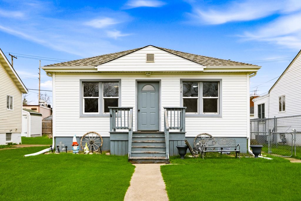 1216 W 37th Place, Hobart, IN 46342