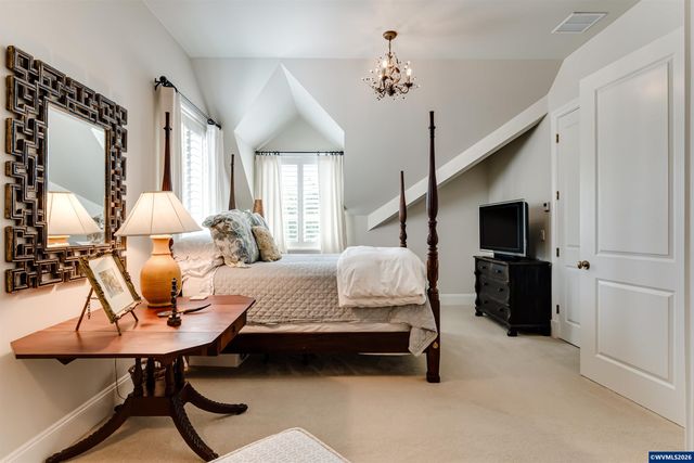 2628 Edgewater Dr, Eugene, OR 97401