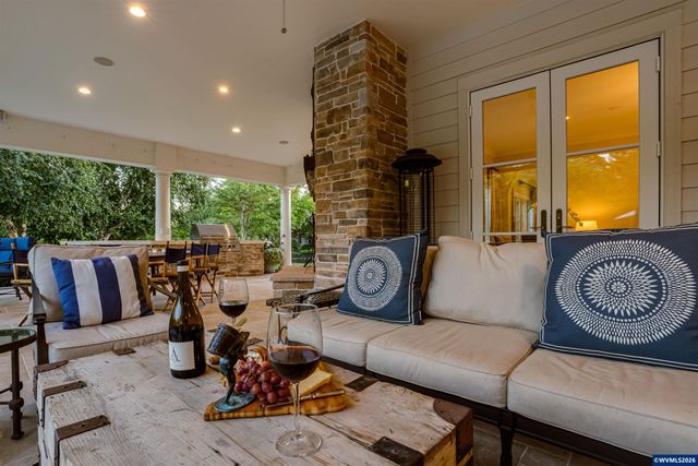 2628 Edgewater Dr, Eugene, OR 97401