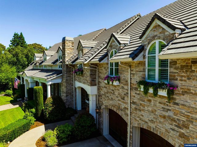 2628 Edgewater Dr, Eugene, OR 97401