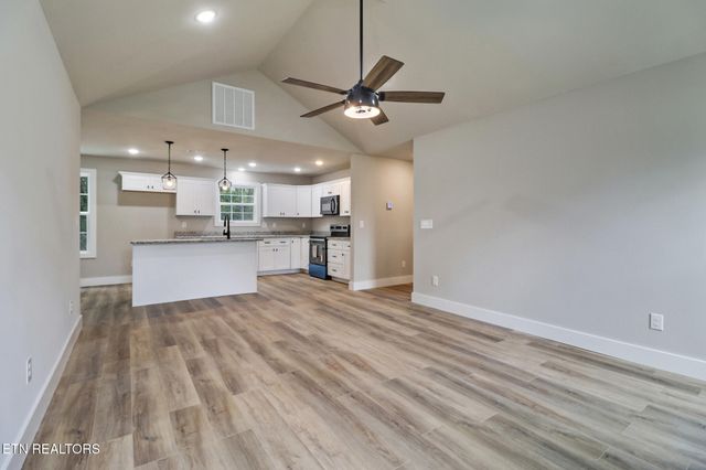 303 Clark Ave, Jamestown, TN 38556