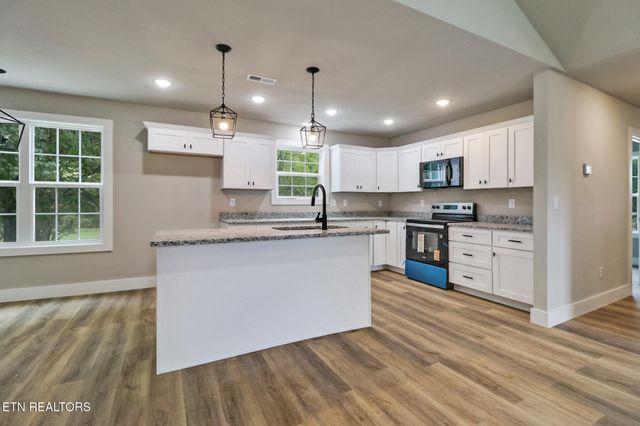 303 Clark Ave, Jamestown, TN 38556