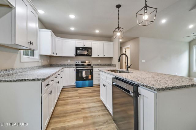 303 Clark Ave, Jamestown, TN 38556