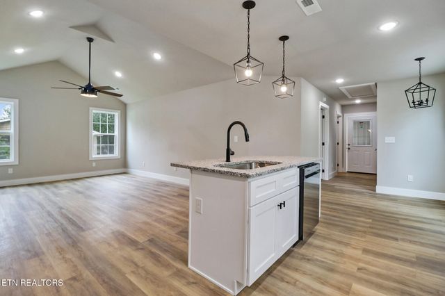 303 Clark Ave, Jamestown, TN 38556