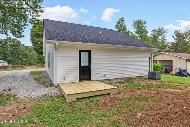 303 Clark Ave, Jamestown, TN 38556