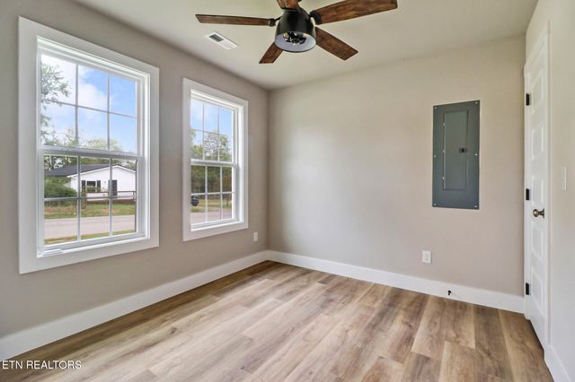 303 Clark Ave, Jamestown, TN 38556