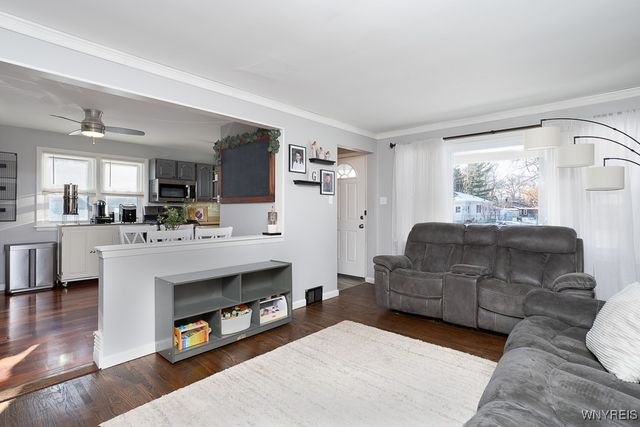 3301 Wallace Drive, Grand Island, NY 14072