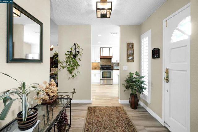 256 Dartford St, Hercules, CA 94547