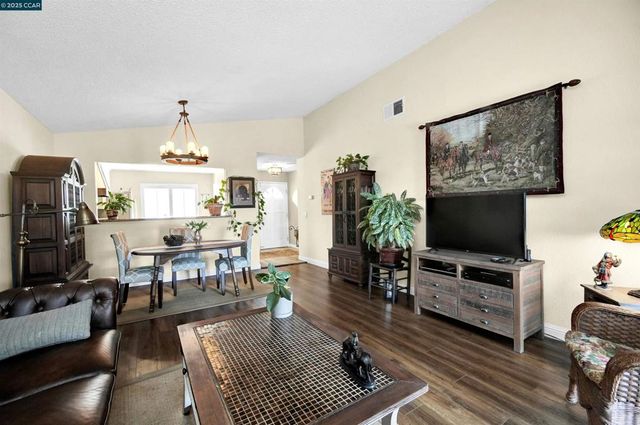 256 Dartford St, Hercules, CA 94547