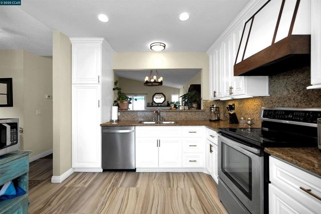 256 Dartford St, Hercules, CA 94547