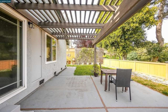 256 Dartford St, Hercules, CA 94547