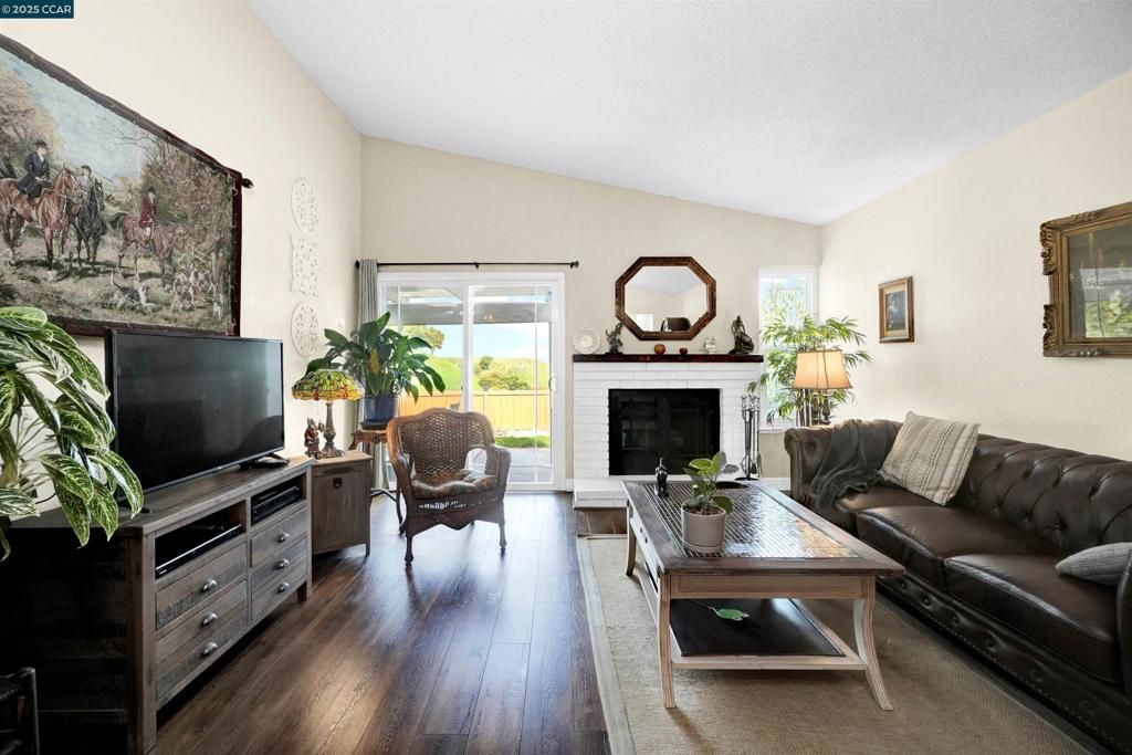 Image 13 of property listing at 256 Dartford St, Hercules, CA 94547