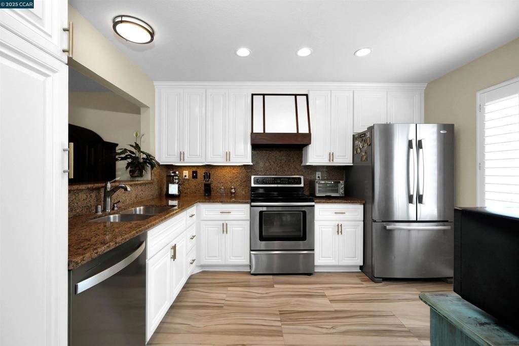 Image 16 of property listing at 256 Dartford St, Hercules, CA 94547