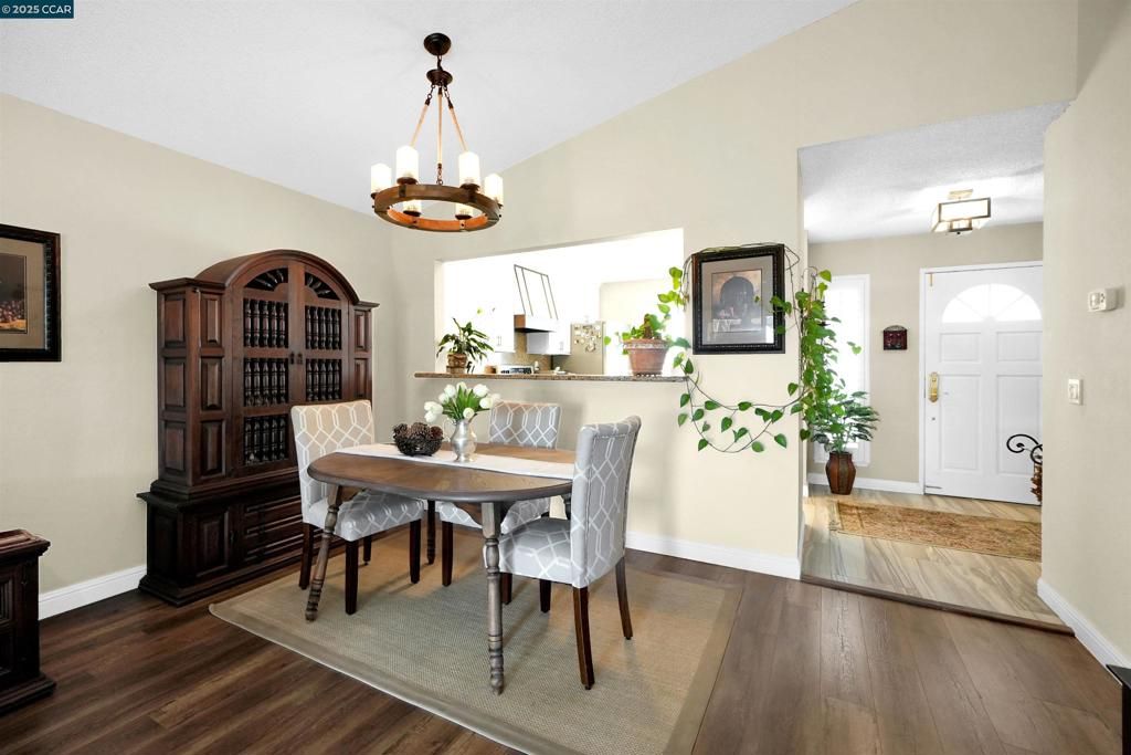 Image 19 of property listing at 256 Dartford St, Hercules, CA 94547