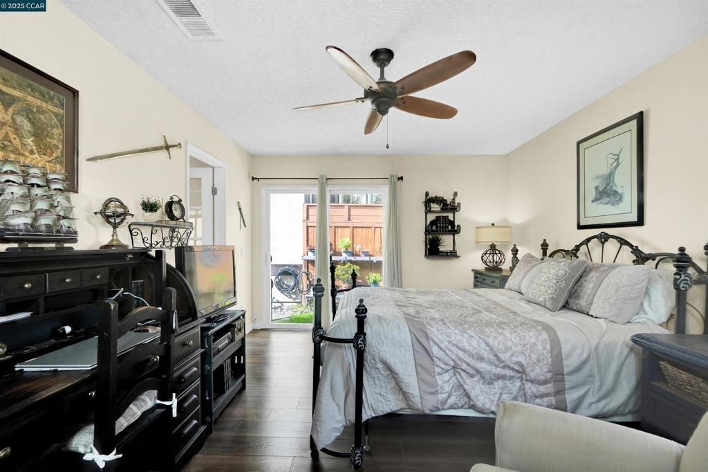 Image 24 of property listing at 256 Dartford St, Hercules, CA 94547