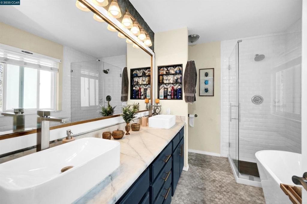 Image 28 of property listing at 256 Dartford St, Hercules, CA 94547