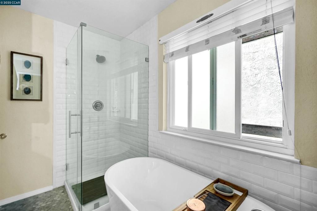 Image 29 of property listing at 256 Dartford St, Hercules, CA 94547