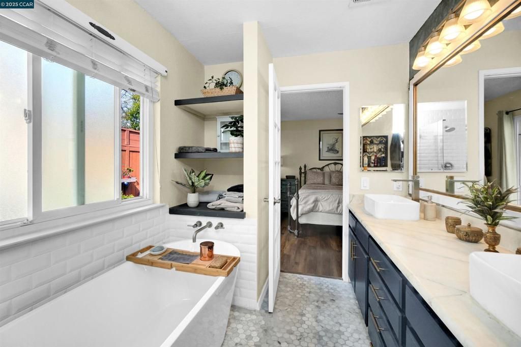 Image 30 of property listing at 256 Dartford St, Hercules, CA 94547