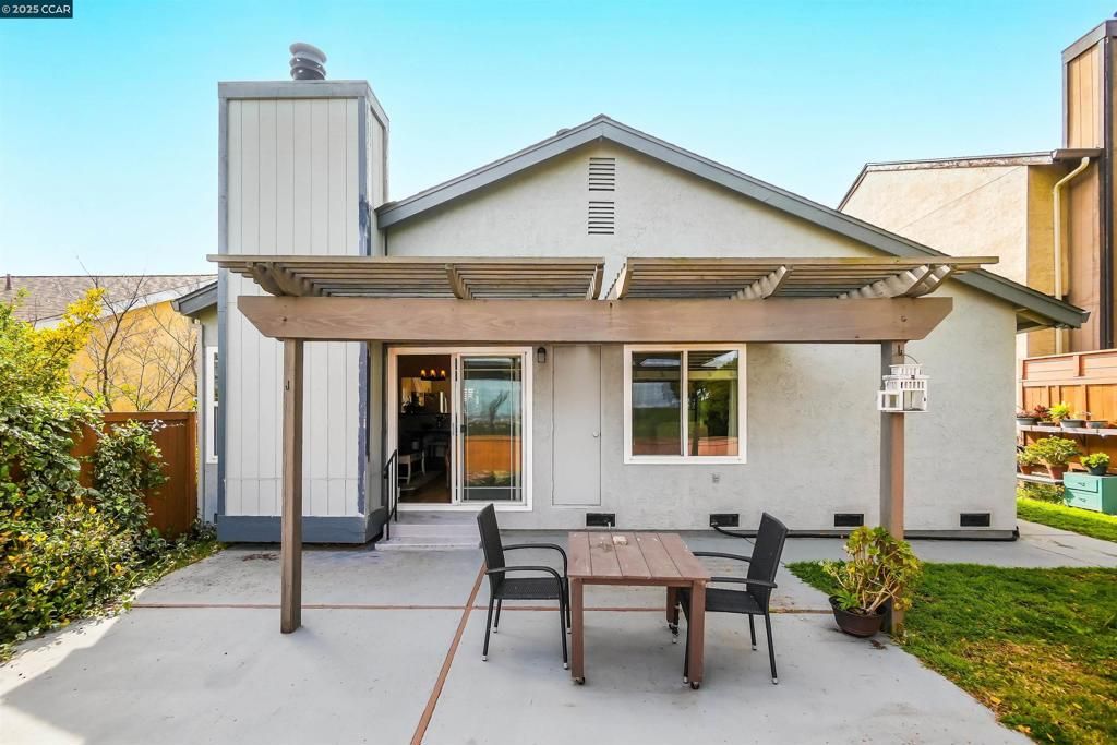 Image 33 of property listing at 256 Dartford St, Hercules, CA 94547
