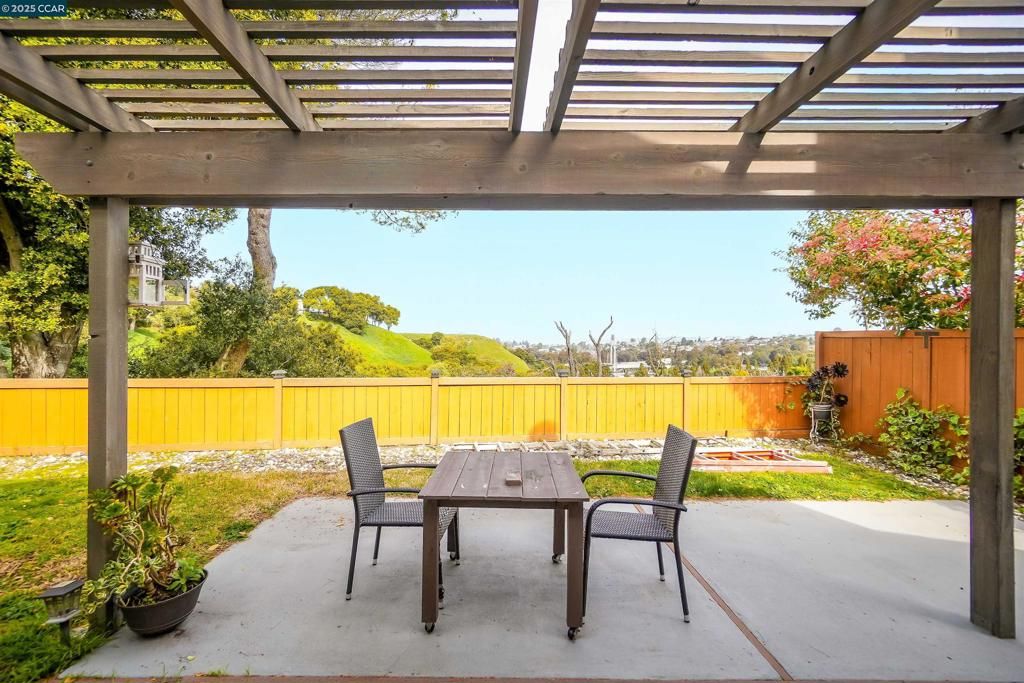 Image 34 of property listing at 256 Dartford St, Hercules, CA 94547
