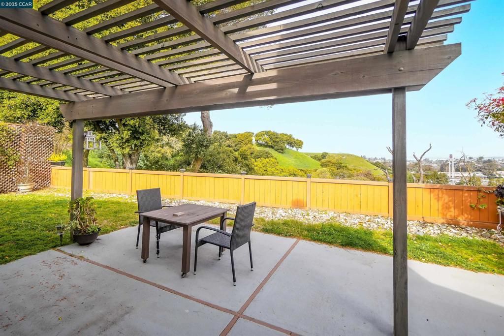 Image 35 of property listing at 256 Dartford St, Hercules, CA 94547
