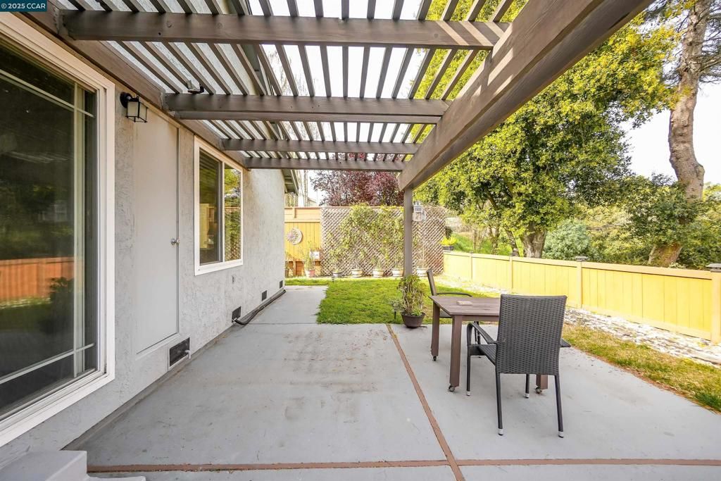 Image 36 of property listing at 256 Dartford St, Hercules, CA 94547