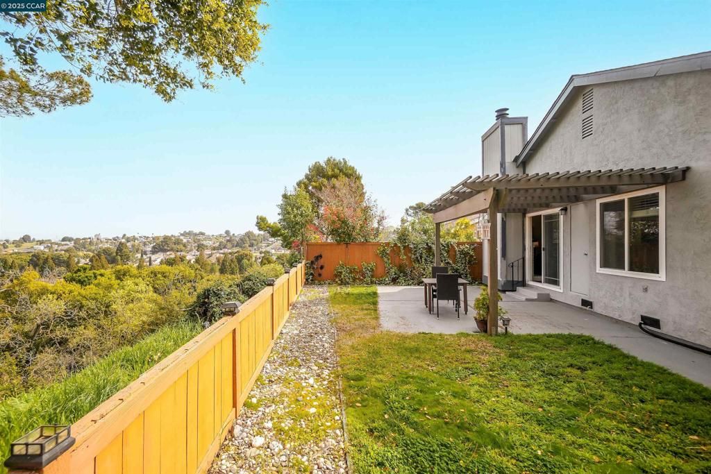 Image 40 of property listing at 256 Dartford St, Hercules, CA 94547