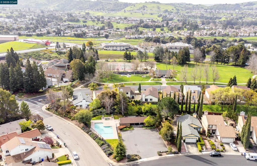 Image 47 of property listing at 256 Dartford St, Hercules, CA 94547