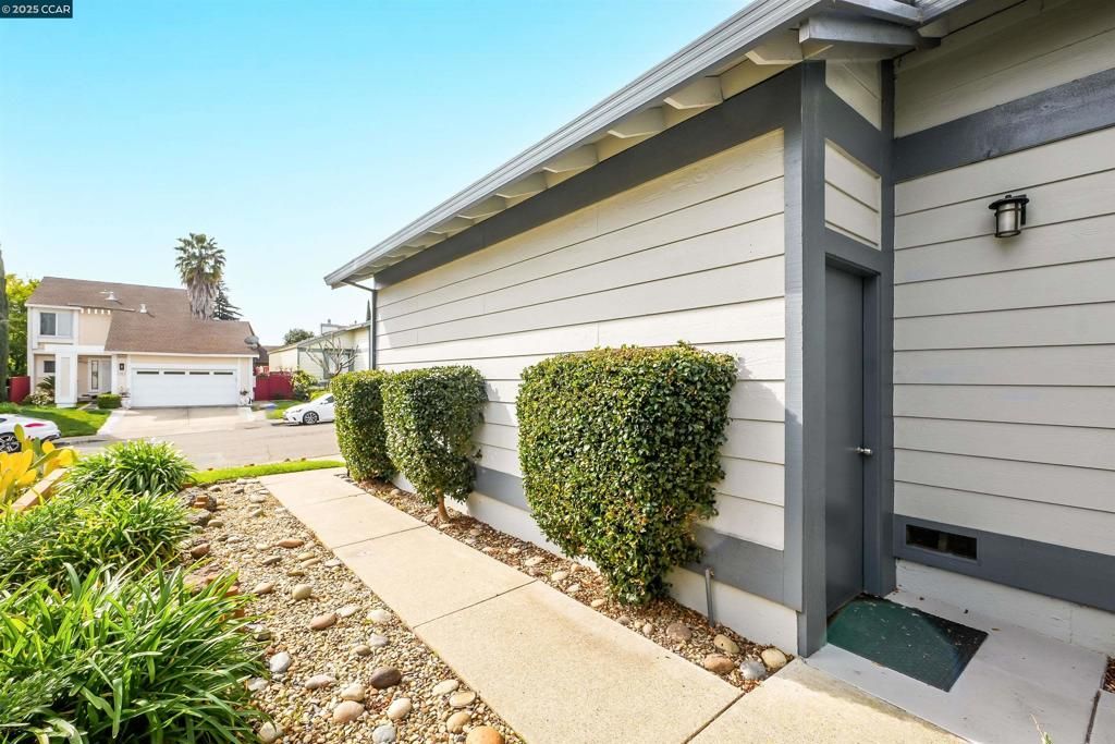Image 6 of property listing at 256 Dartford St, Hercules, CA 94547