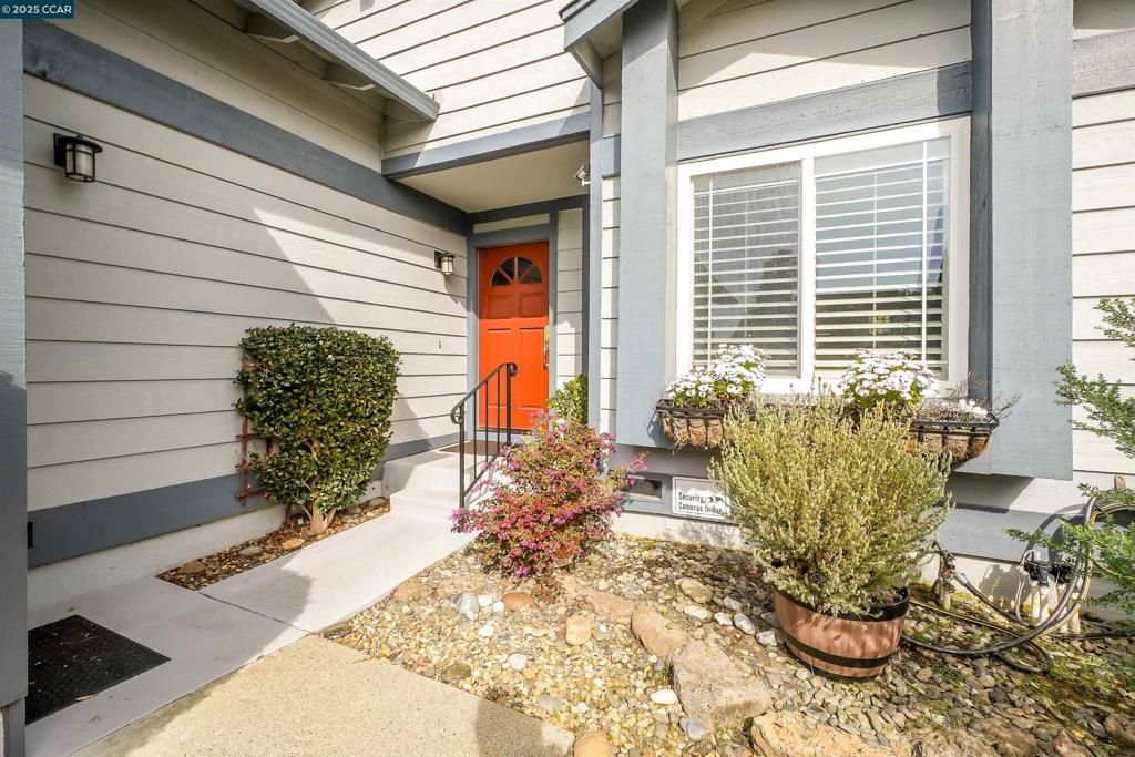 Image 7 of property listing at 256 Dartford St, Hercules, CA 94547