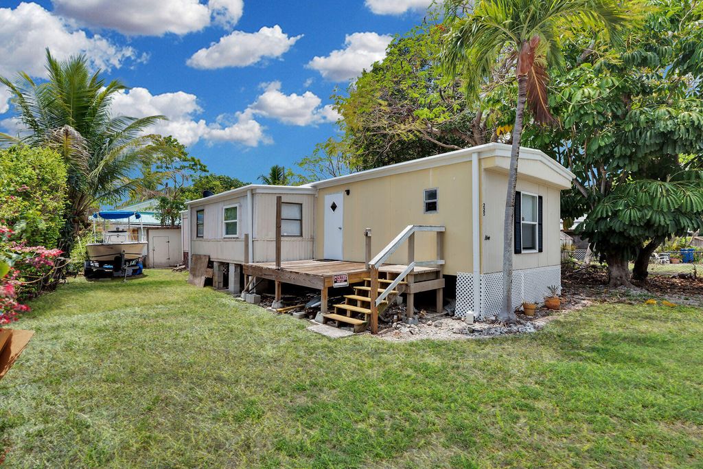 225 Lee Avenue, Key Largo, FL 33037