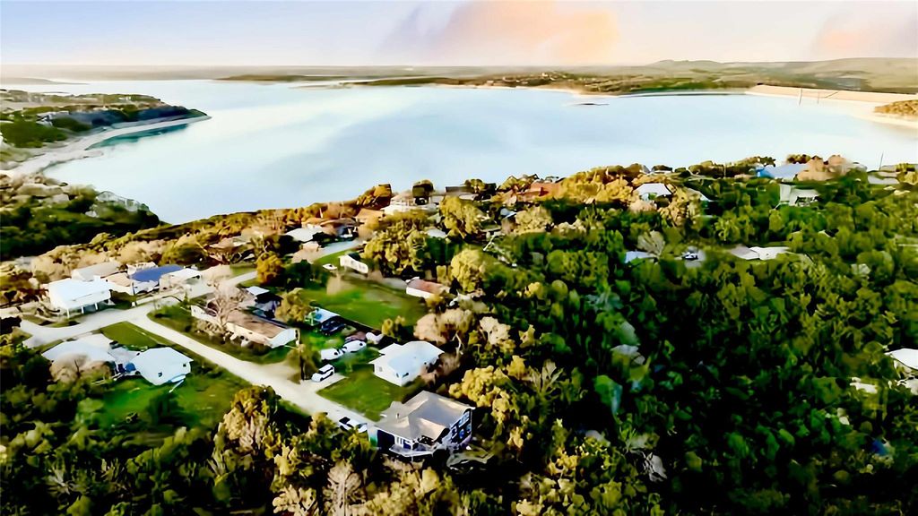 1353 TRAIL PASS DR DR, Canyon Lake, TX 78133