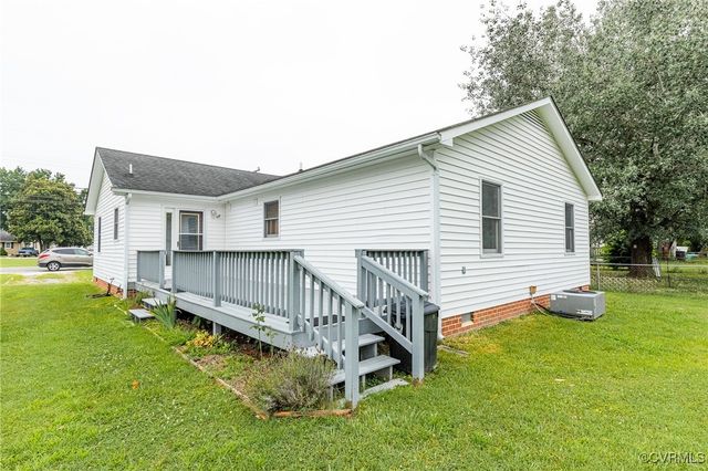 725 Cralle Ave, Tappahannock, VA 22560