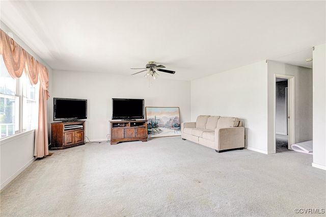 725 Cralle Ave, Tappahannock, VA 22560