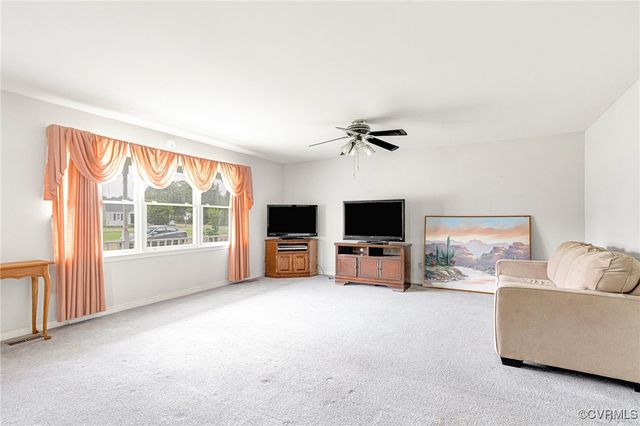 725 Cralle Ave, Tappahannock, VA 22560
