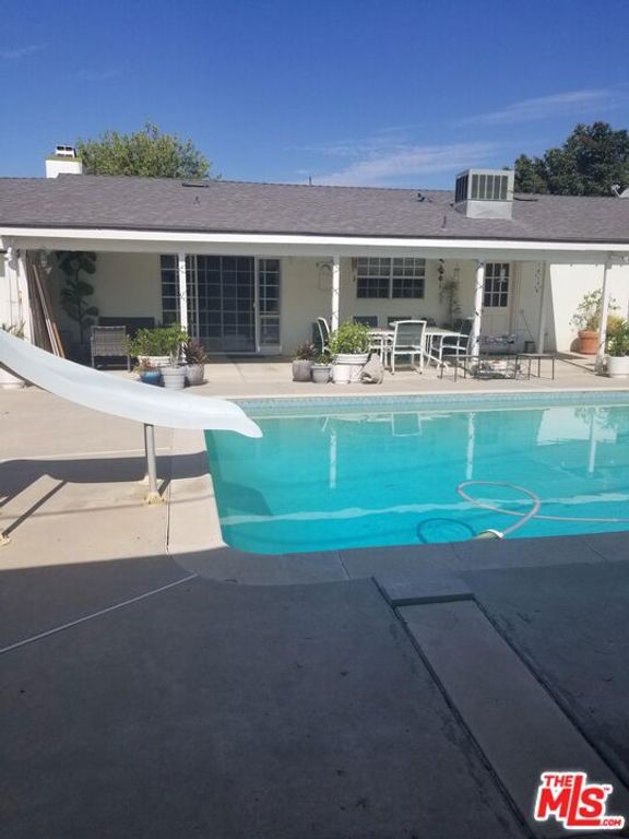 Image 9 of property listing at 3328 Greenville Avenue, Simi Valley, CA 93063