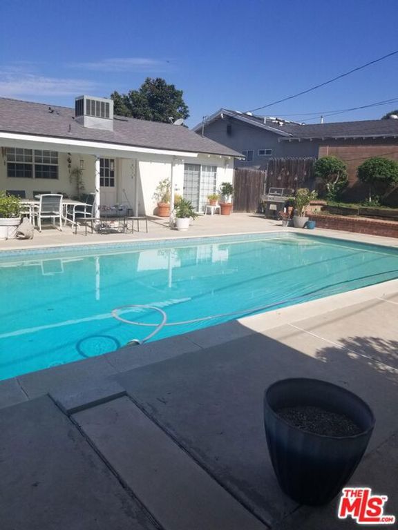 Image 11 of property listing at 3328 Greenville Avenue, Simi Valley, CA 93063