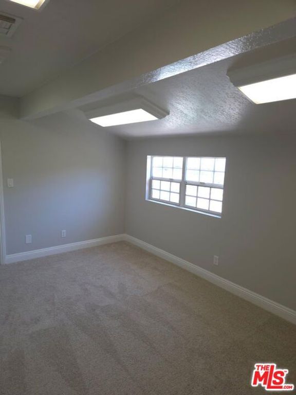 Image 16 of property listing at 3328 Greenville Avenue, Simi Valley, CA 93063