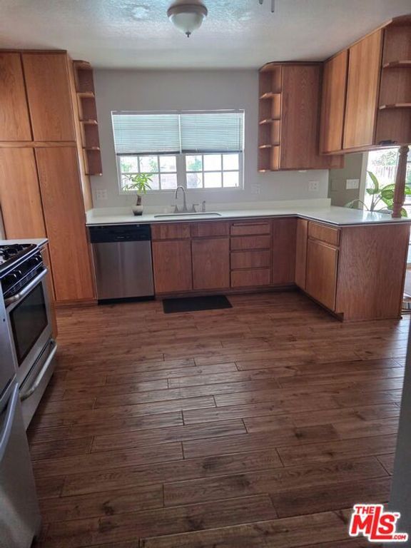 Image 22 of property listing at 3328 Greenville Avenue, Simi Valley, CA 93063