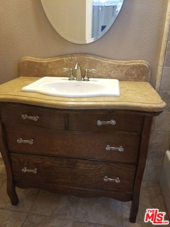 Image 6 of property listing at 3328 Greenville Avenue, Simi Valley, CA 93063