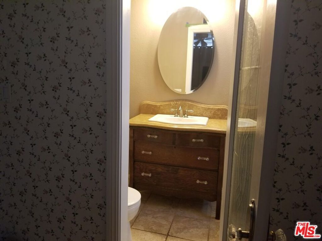 Image 7 of property listing at 3328 Greenville Avenue, Simi Valley, CA 93063