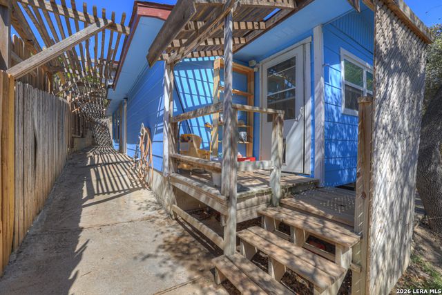 1069 Trail Pass, Canyon Lake, TX 78133