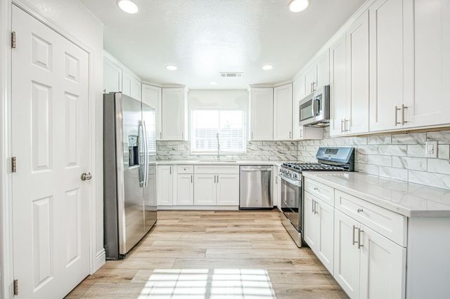 5176 W Michigan Avenue, Fresno, CA 93722