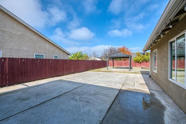 5176 W Michigan Avenue, Fresno, CA 93722