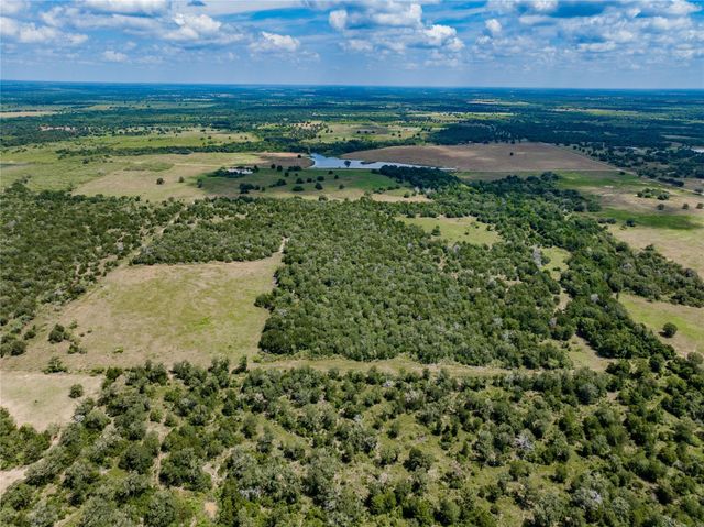 13 Armstrong Road, Flatonia, TX 78941